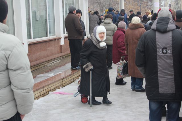Выдача гуманитарной помощи Ахметова в Донецке. Фото: пресс-центр.