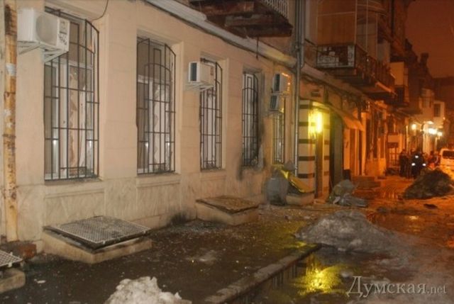 Из-за взрыва в центре Одессы в двух домах выбиты окна, фото dumskaya.net