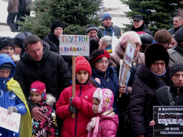 В Днепропетровске почтили память погибших на Донбассе. Фото : Андрей Никитин