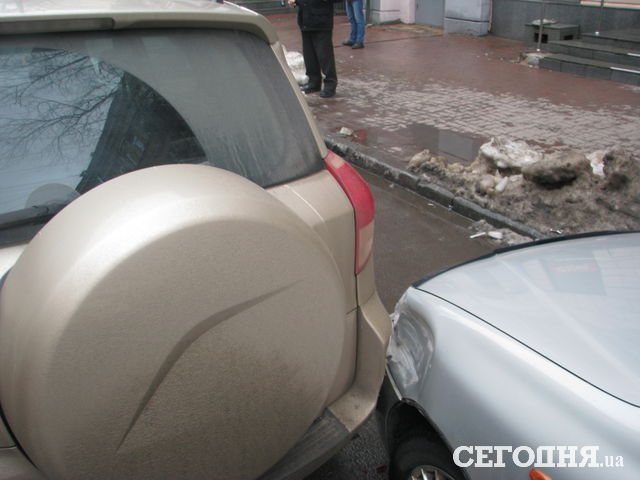 В Днепропетровске произошло серьезное ДТП. Фото: Андрей Никитин