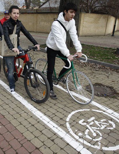 Велодвижение. Предлагают оборудовать велодорожки в городе. Фото: vk.com<br />
