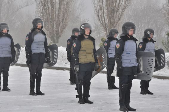 На страже – курсанты. Фото: mvs.gov.ua