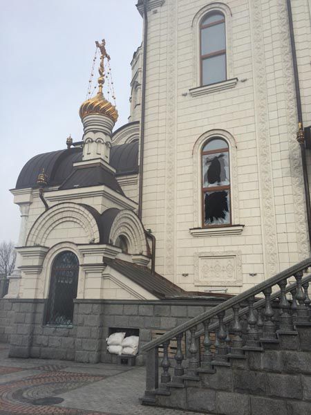 Храм   попал под обстрел  боевиков. Фото: Горловская и Славянская епархия