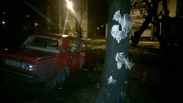 Последствия артобстрела в районе Шахтерской площади, фото из соцсетей
