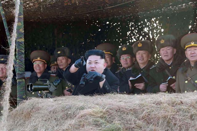Ким Чен Ын посетил военные учения в неустановленном месте в Северной Корее. Фото: AFP