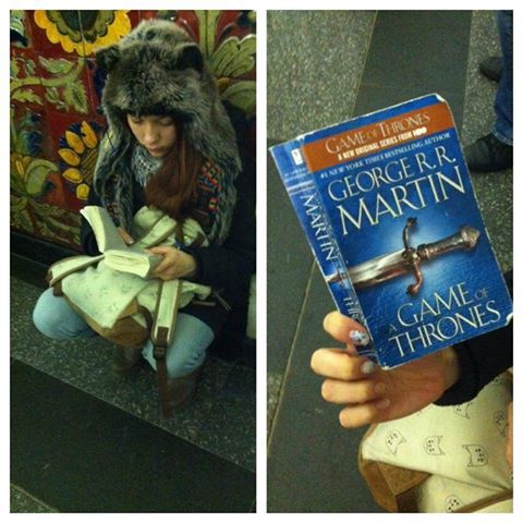 Киевляне любят читать в метро. Фото: Анастасия Бондаренко