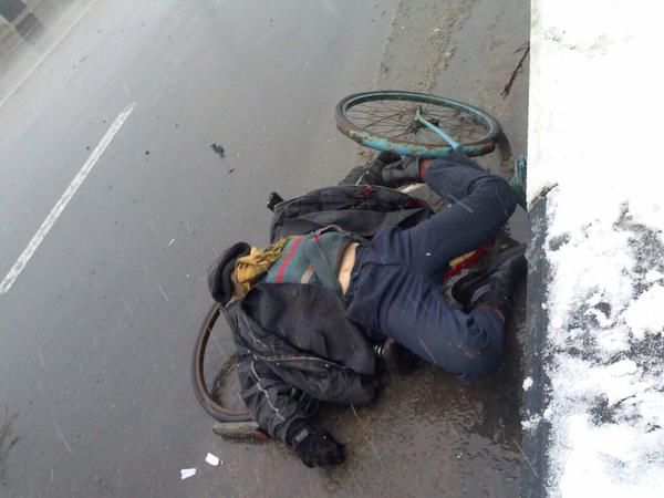 <p>У Донецьку обстріляли Петровський міст – є жертви. Фото: соцмережі</p>