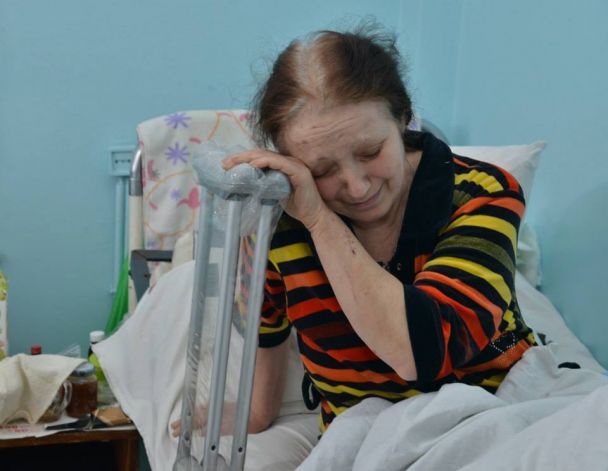 Штаб Ахметова привез средства технической реабилитации в больницы Мариуполя. Фото: пресс-центр.