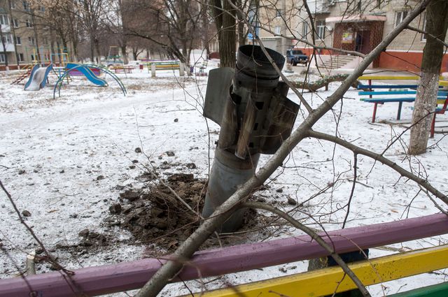 Краматорськ піддався артилерійському обстрілу із застосуванням реактивних систем залпового вогню. Жертвами артобстрілу стали 15 людей, 63 – поранені, в тому числі 5 дітей. Фото: AFP