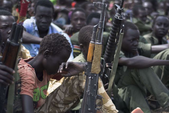 Около трех тысяч малолетних бойцов из Демократической армии Южного Судана скоро отправятся домой. Они будут демобилизованы в рамках соглашения, достигнутого между ООН и бывшей повстанческой группировкой. Фото: AFP