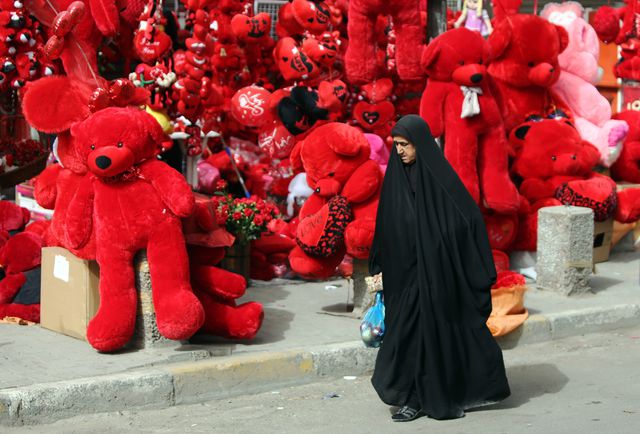 В Иране готовятся праздновать День Святого Валентина. Фото: AFP