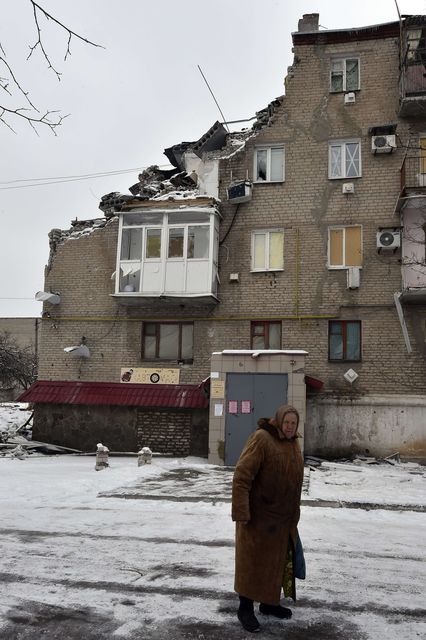 Под огнем артиллерии оказался Докучаевск (Донецкая область). Под удар попал район рынка. Фото: AFP