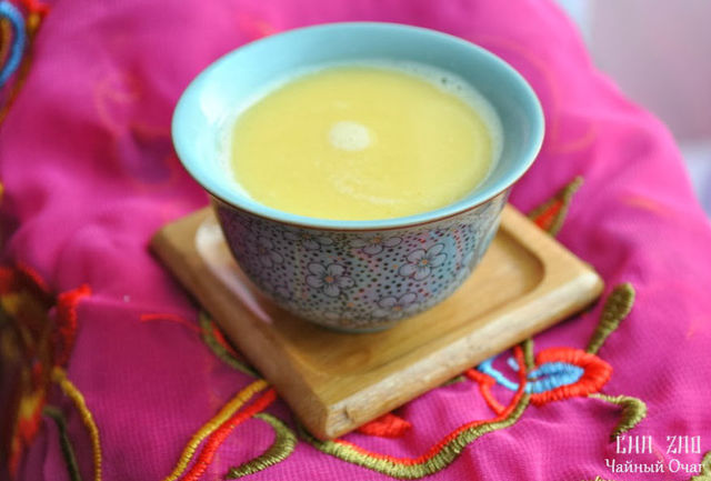 Тибет<br />
Традиційний тибетський масляний чай (