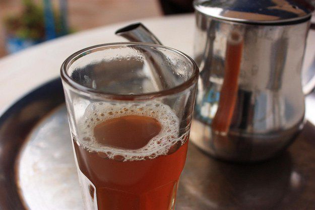 Мавританія<br />
У мавританської версії популярного в Північній Африці м'ятного чаю є свій власний унікальний ритуал. Цей чай п'ється в три етапи, кожна наступна порція чаю трохи солодша, ніж попередня. Так, починаючи пити гіркий чай, ви допиваєте його солодким.
