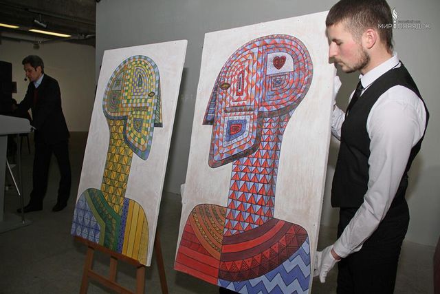 В Харькове прошел благотворительный аукцион. Фото: соцсети