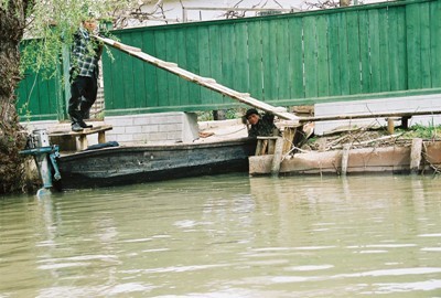 В некоторые вилковские подворья можно въехать на лодке. Фото: А.Мазур