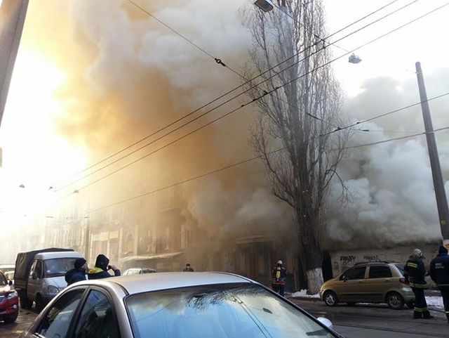 <p>Пожежа на Дмитрівській. Фото: Ірина Винокурова</p>