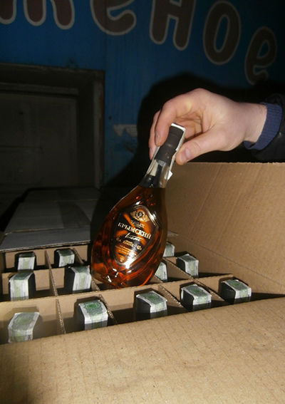 <p>Міліція вилучила більше 22 тисяч пляшок. Фото: mvs.gov.ua</p>