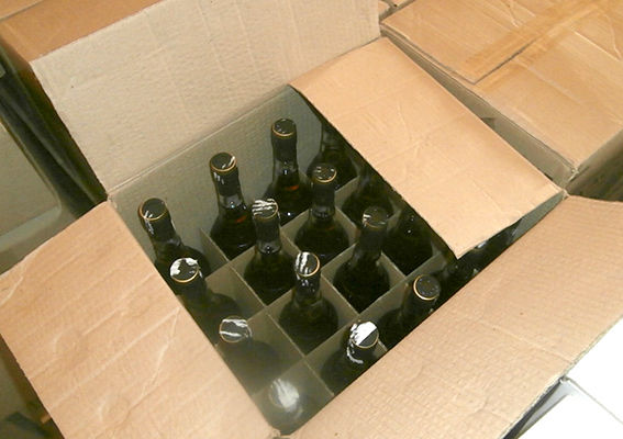 Милиция изъяла больше 22 тысяч бутылок. Фото: mvs.gov.ua
