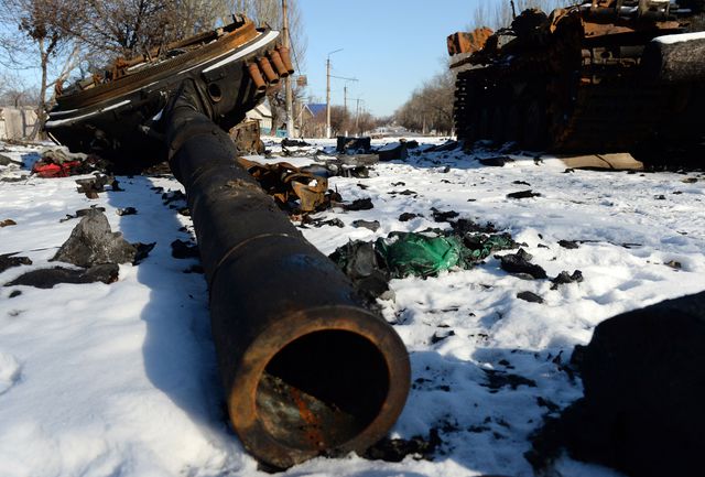 Подбитая украинская техника в Углегорске в 6-ти км от Дебальцево. Фото: AFP