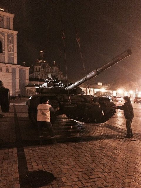 <p>Російська техніка на Михайлівській площі. Фото: соцмережі</p>