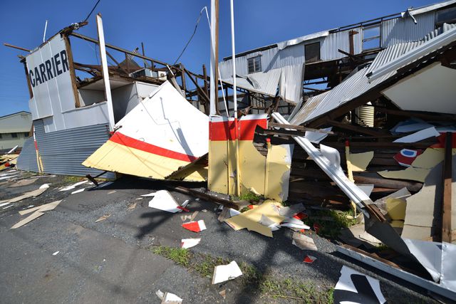 На австралийский штат Квинсленд обрушился тропический шторм "Марша". В результате были разрушены и повреждены более тысячи домов. Фото: AFP