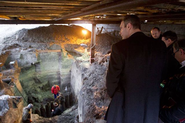 Кличко посетил место сенсационных раскопок. Фото: пресс-служба мэра Киева