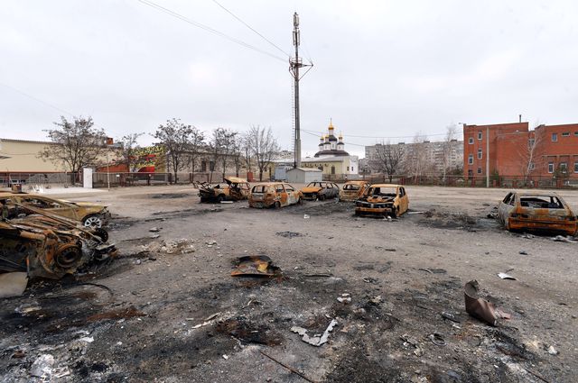 Мариуполь месяц спустя после обстрела боевиками из реактивной артиллерии. Фото: AFP