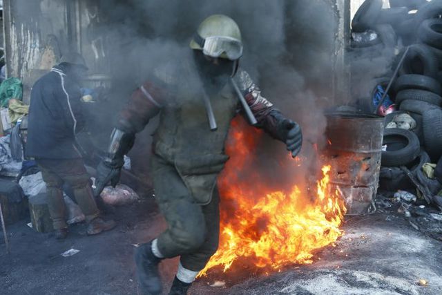 31 января 2014 года. На Грушевского кипит противостояние между активистами Евромайдана и силовиками