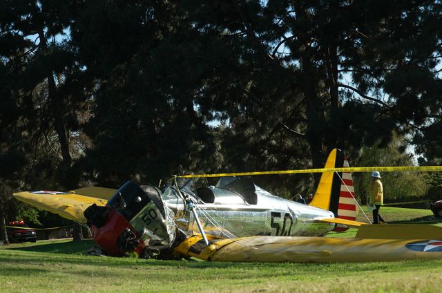 <p>Харрісон Форд постраждав при пілотуванні ретро-літака, фото AFP</p>