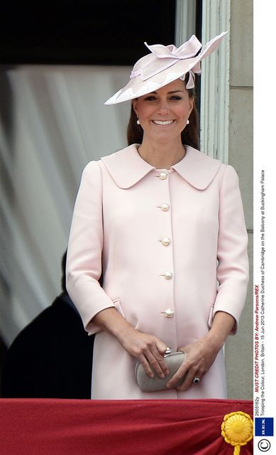 Кейт  на церемонии в честь дня рождения королевы – Trooping the Colour. 15 июня 2013 год. фото:REX