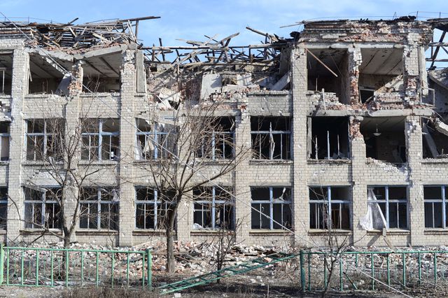 Руйнування в Нікішине, що на південний схід від Дебальцеве. Фото: AFP