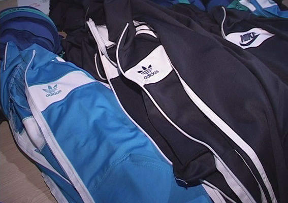 Одессит открыл подпольный цех брендовой спортивной одежды. Фото: mvs.gov.ua