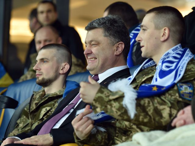 <p><span>Президент разом з українськими воїнами відвідав переможний футбольний матч &laquo;Динамо&raquo; (Київ) – &laquo;Евертон&raquo; (Ліверпуль)</span></p>