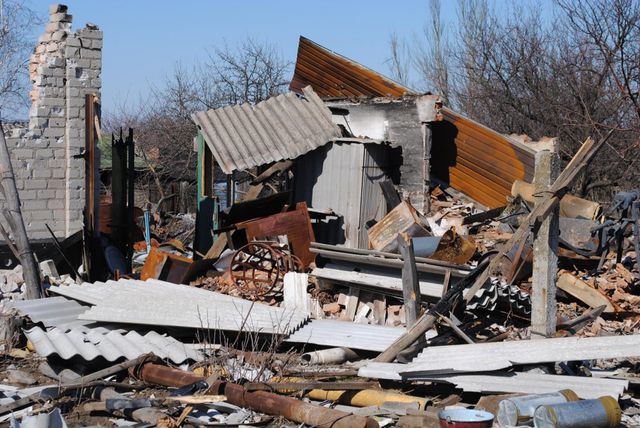 Разрушнный населенный пункт Ловгиново, что под Дебальцево. Фото: colonelcassad.livejournal.com