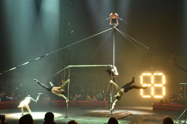 Харьковские воркаутеры. Покоряют французов силовыми и акробатическими упражнениями. Фото: cirque-gruss.com