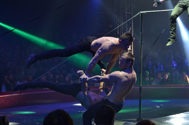Харьковские воркаутеры. Покоряют французов силовыми и акробатическими упражнениями. Фото: cirque-gruss.com