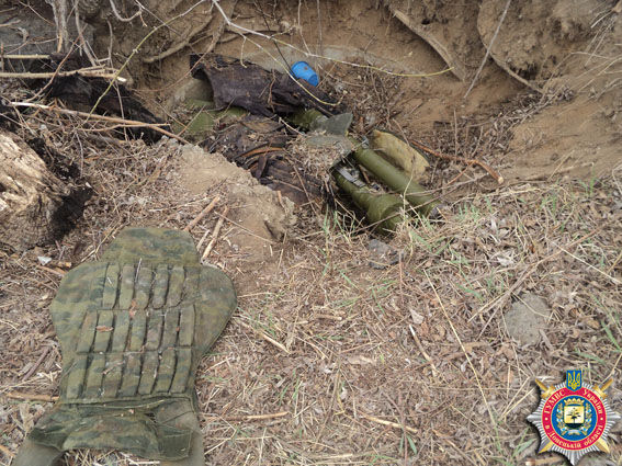 В Краматорске на свалке нашли арсенал оружия. Фото: МВД
