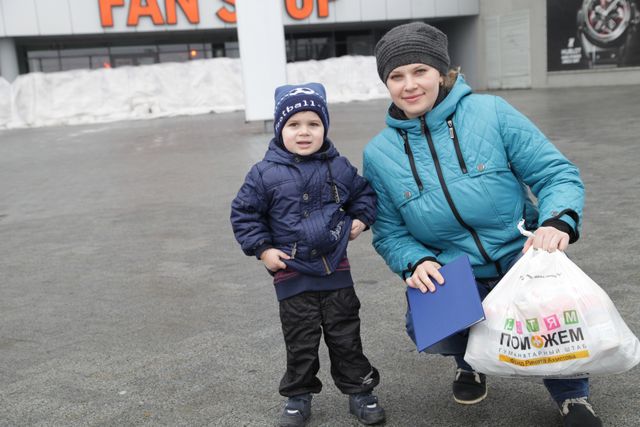 <p>У квітні штаб Ахметова планує доставити на Донбас 30 тис. дитячих наборів</p>