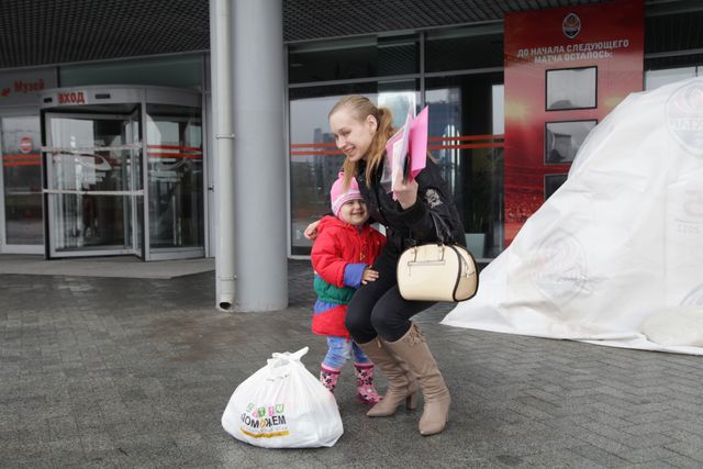 В апреле штаб Ахметова планирует доставить на Донбасс 30 тыс. детских наборов