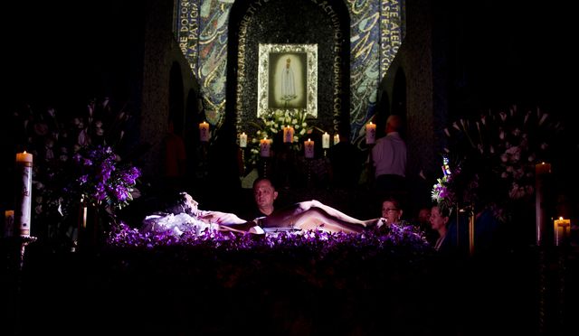 <p>Великоднє богослужіння у католиків. Фото: AFP</p>