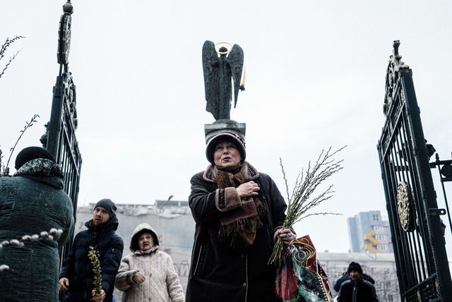Дончане на службе в Вербное воскресенье. Фото: AFP