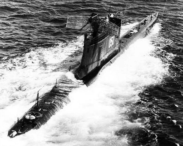 Підводний човен. Євген Лівшиць почав службу на підводному човні С-87 і незабаром встиг попрацювати на всіх проектах дизельних підводних човнів флоту Тихого океану, а в 1965 році навіть взяв участь у переході по Північному морському шляху. Фото: militaryrussia.ruТЬ