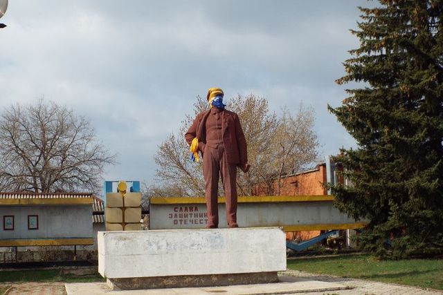 Ленин не устоял. Фото: Луганская ОГА