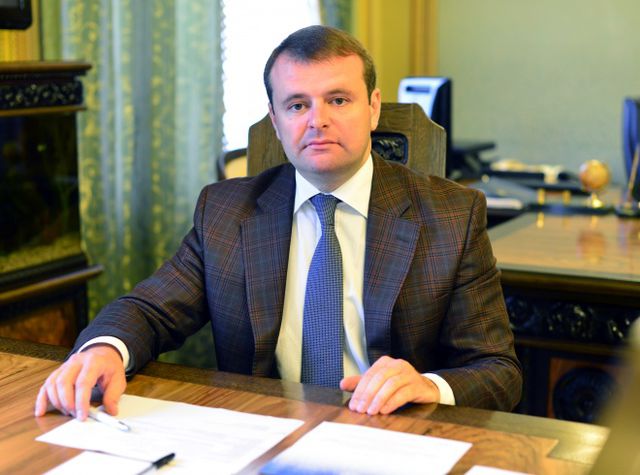 Губернатор Львовской области Олег Синютка. Собственным транспортом не владеет