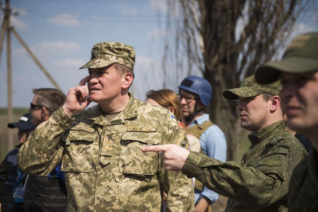 Работа Совместной мониторинговой миссии на Донбассе. Фото: AFP