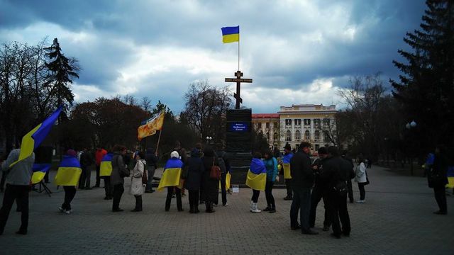 Вместо Руднева в Харькове установили крест. Фото: соцсети