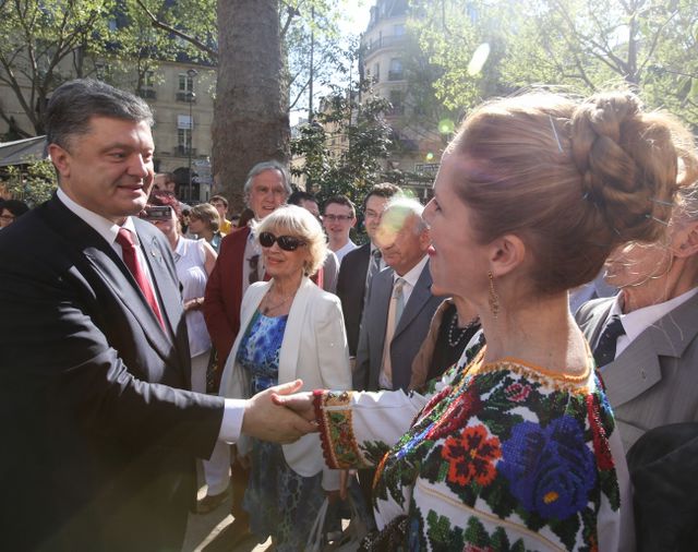 <p>Порошенко зустрівся з українською діаспорою у Франції, фото president.gov.ua</p>