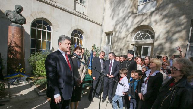 <p>Порошенко зустрівся з українською діаспорою у Франції, фото president.gov.ua</p>