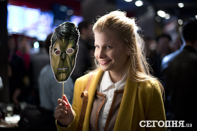 Екс-фабрикантка і телеведуча Даша Коломієць приміряла маску месника | Фото: Анастасія Іскрицька